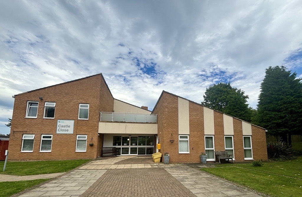 Photo of front of scheme, Castle Close