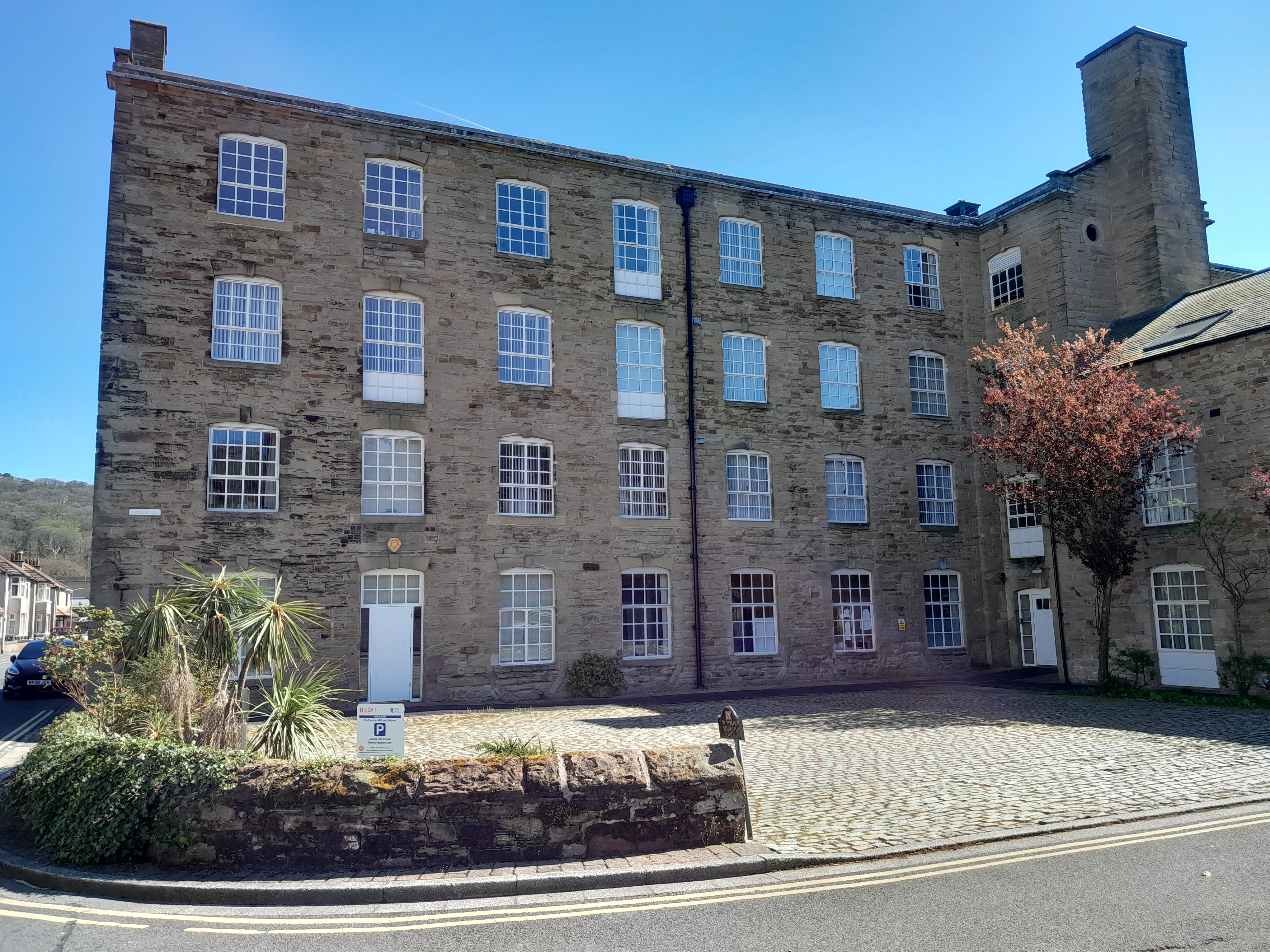 Photo of front of scheme, Catherine Mill