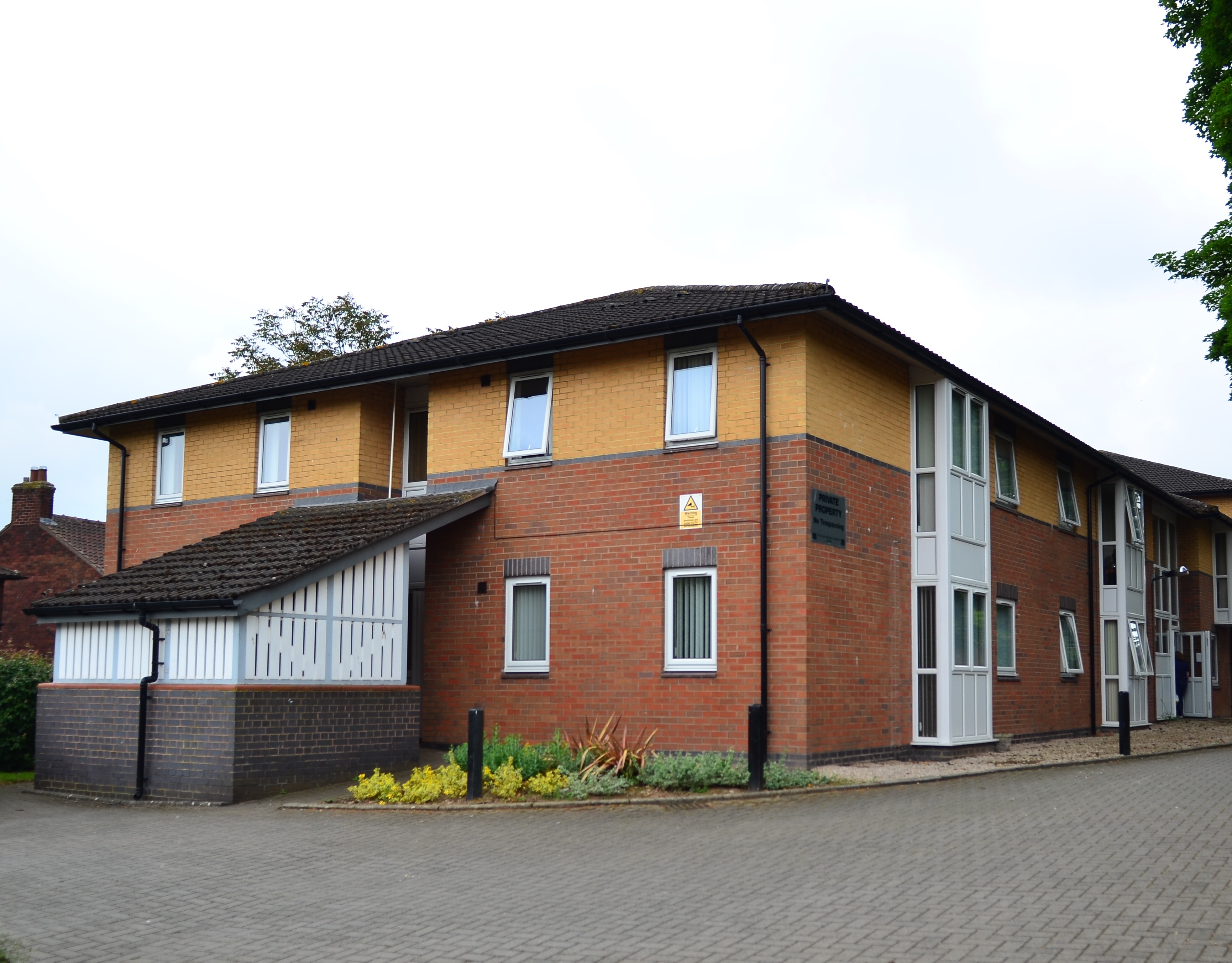 Photo of front of scheme, Bishops Close